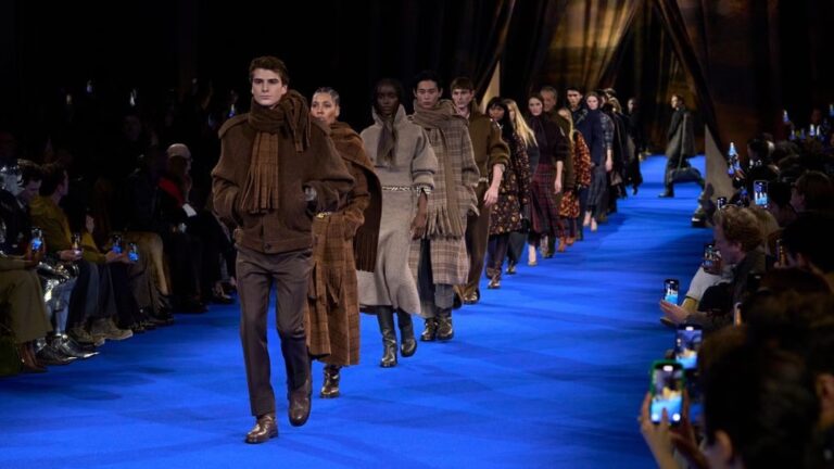 London fashionweek 2025 Burberry : Burberry unveils its “understated luxury” autumn/winter 2025 at Tate Britain.